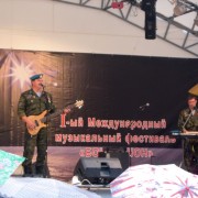 1-й международный фестиваль песни 'Бонварнон' - 'О, Цхинвал, Богом создан ты!' 26.08.2010 в Цхинвал (На сцене фестиваля) На сцене фестиваля